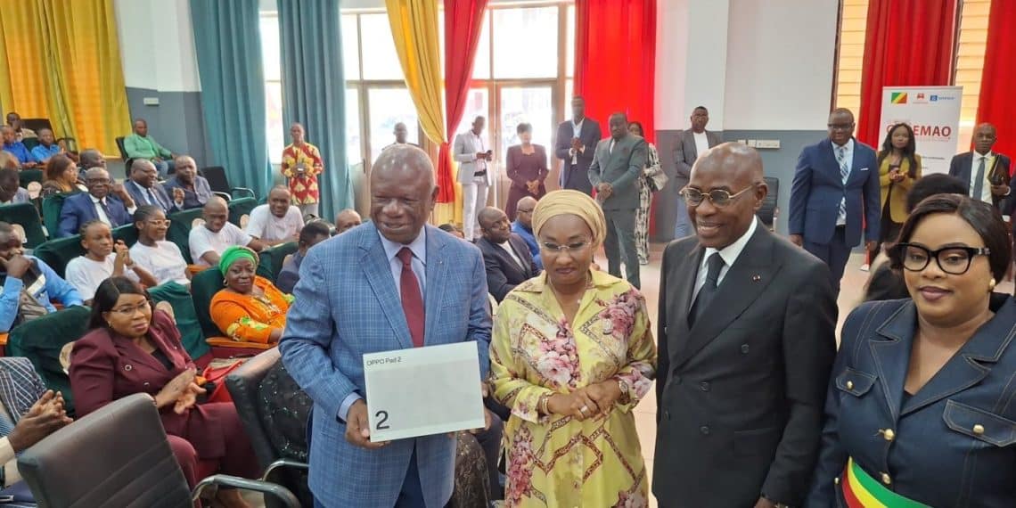 200 tablettes OPPO remises aux écoles pilotes du programme UNESCO-Codemao