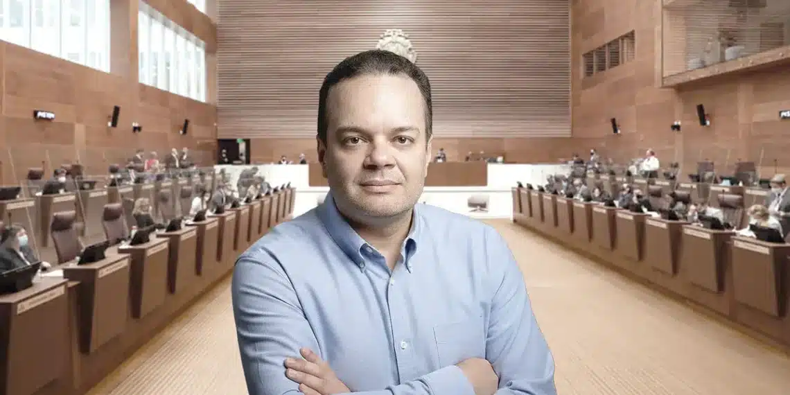 Les députés conservateurs restent présents à l'Assemblée législative, ils se transforment seulement