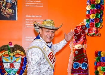 Adolfo Maury à la tête du Congo Grande et de 125 autres groupes pour le Défilé du Roi Momo