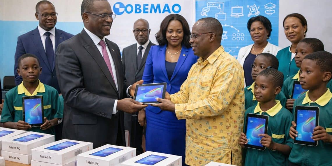 Deux cents tablettes éducatives remises aux écoles pilotes dans le cadre du projet Unesco-Codemao