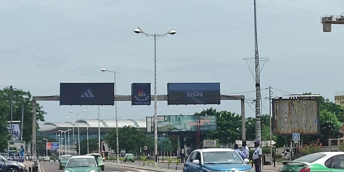 Brazzaville : l’ascension irrésistible des panneaux numériques