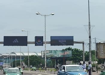 Brazzaville : l’ascension irrésistible des panneaux numériques