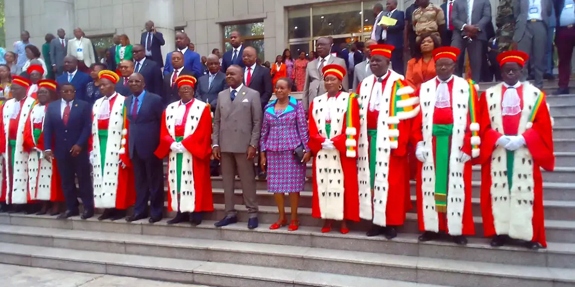 Cours constitutionnelle : Le verrou d'acier d'un scrutin historique