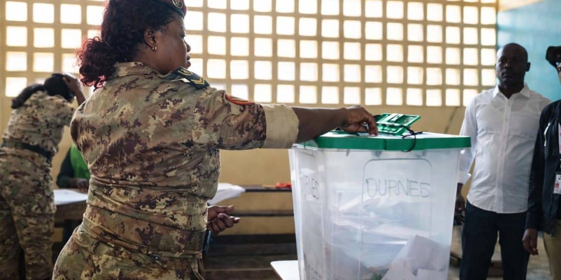 Présidentielle : L’armée et la police votent dans l’ordre et la sérénité