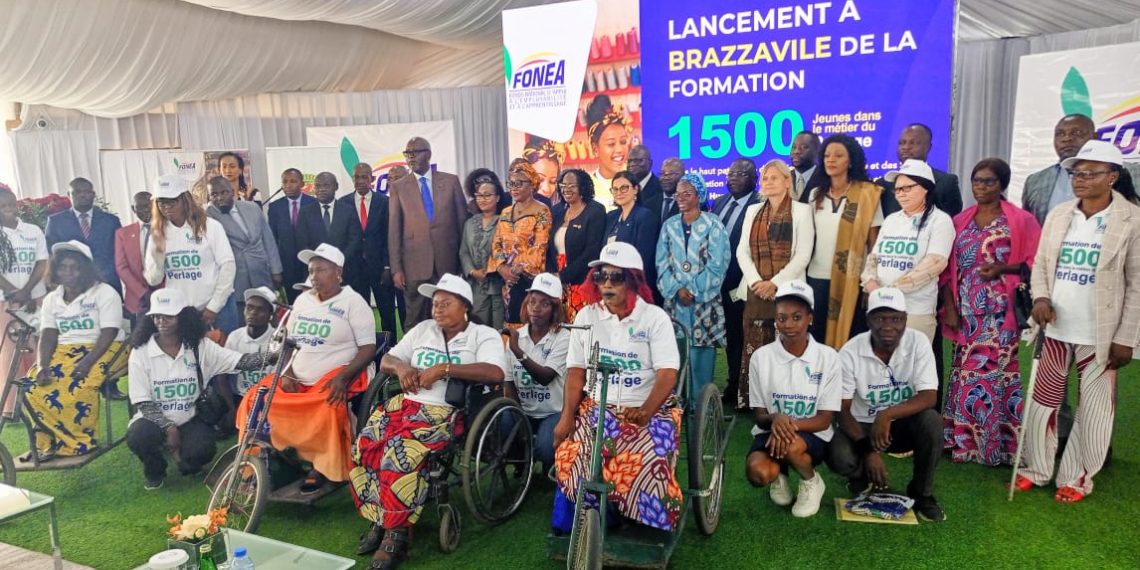 Artisanat et auto-entrepreneuriat : 1 500 jeunes formés au perlage pour dynamiser l’économie locale