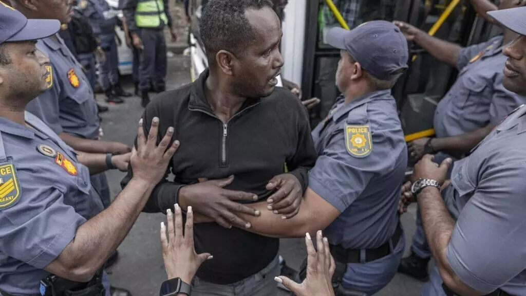 Évacuation de migrants à Durban : La xénophobie refait surface en Afrique du Sud