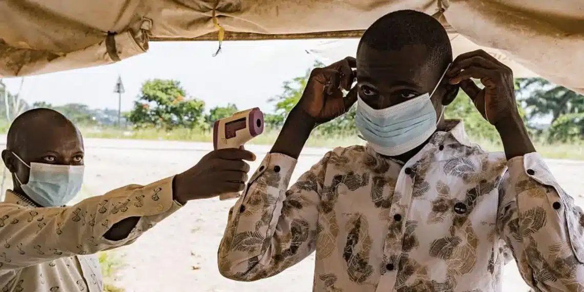 Ebola : l'OMS craint un délai de 9 mois avant un vaccin