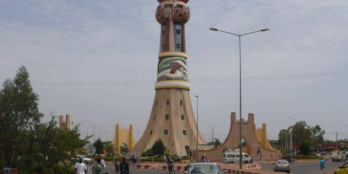 Alerte au Mali : Le blocus du JNIM plonge Bamako dans le noir et paralyse les routes