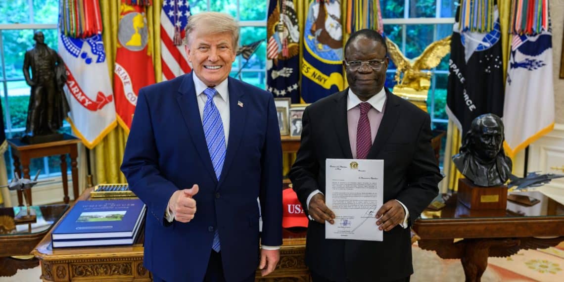 Donald Trump reçoit le nouvel ambassadeur du Congo à la Maison Blanche
