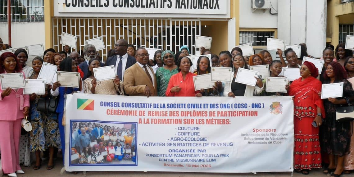 Formation en entrepreneuriat : les femmes et mères célibataires reçoivent leurs diplômes