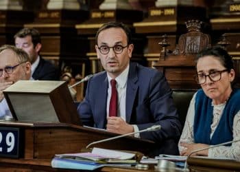 Bordeaux renonce à un héritage africain : un tournant dans la politique de restitution des biens culturels