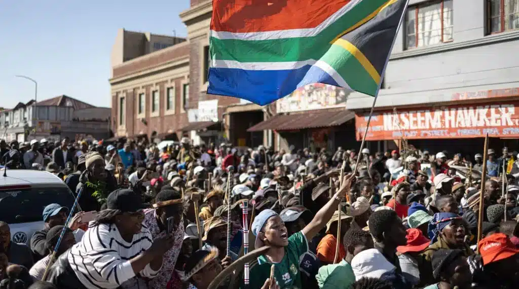 Afrique du Sud : Des milices défient ouvertement le président et poursuivent la traque des migrants