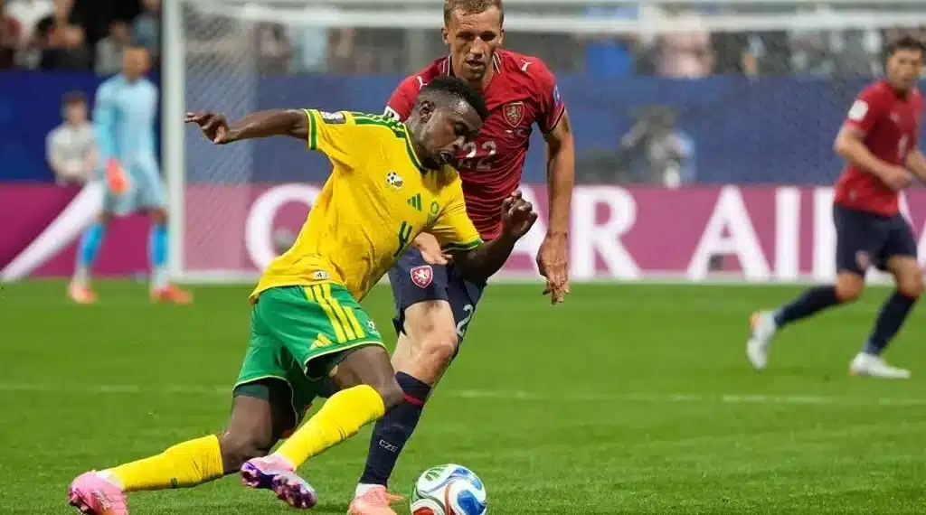 Suspense intenable à Atlanta ! Menée d'entrée, l'Afrique du Sud arrache le nul (1-1) face à la République tchèque grâce à un penalty tardif de Mokoena.