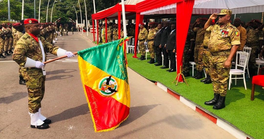 Sécurité d'État au Congo : La DGSP du général Serges Oboa dévoile son tout premier étendard militaire à Brazzaville