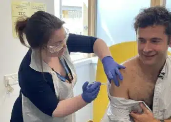 Épidémie d'Ebola en RDC : Un premier homme vacciné en Angleterre grâce à un vaccin expérimental conçu en 8 semaines