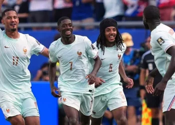 Mondial 2026 : La France brise le rêve du Maroc grâce à Mbappé et Dembélé, mais tremble pour son capitaine !