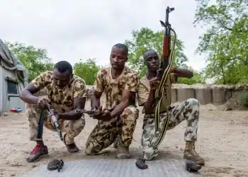 Nigeria : Bola Tinubu ordonne une expansion militaire historique et 28 000 recrutements face au fléau des enlèvements et du djihadisme !