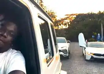 Escroquerie à 8 millions de dollars : L&rsquo;influenceur ghanéen Abu Trica extradé aux USA