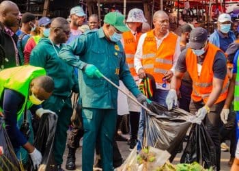 Chasse aux plastiques à Brazzaville : Le plan choc du ministre Mondelé pour métamorphoser la capitale !