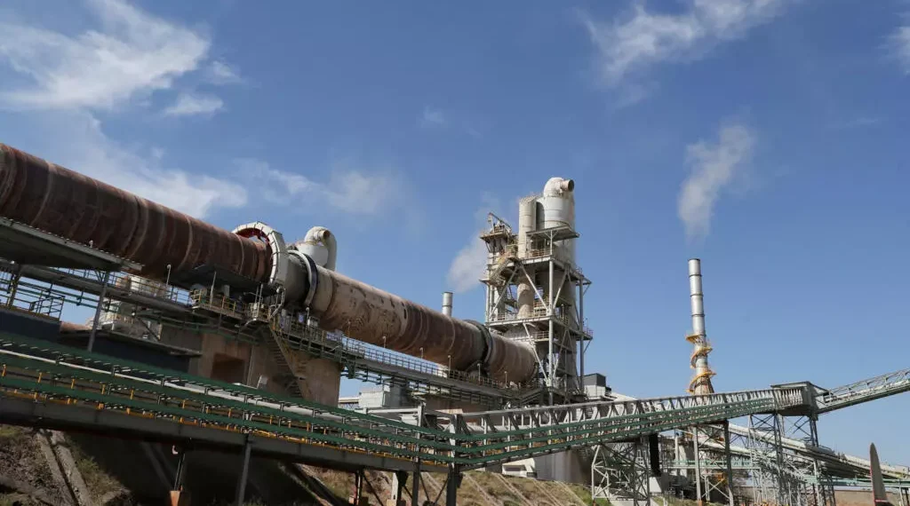 Le Zimbabwe inaugure sa première usine géante de lithium et défie les marchés mondiaux