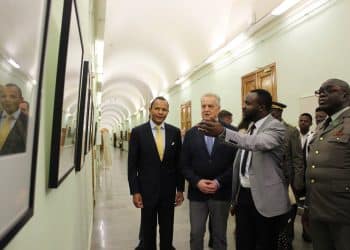 Rayonnement culturel du Congo en Russie : La Sape et l'art de Baudouin Mouanda honorés à Saint-Pétersbourg pour la Fête de l’Indépendance