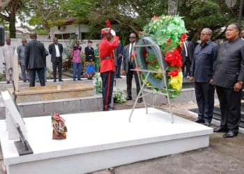 Recueillement républicain à Edou : Denis Sassou N&rsquo;Guesso honore la mémoire de son père Julien N&rsquo;Guesso et de sa fille Edith Lucie Bongo Ondimba !