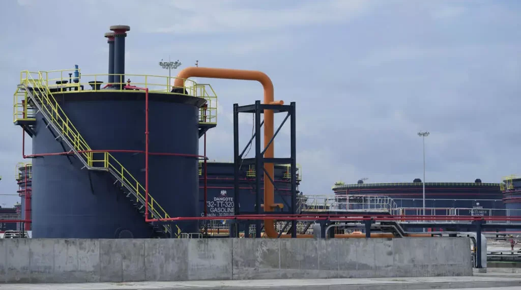 Finance et énergie : La méga-raffinerie Dangote entre en bourse à Lagos pour lever 1,6 milliard de dollars et viser la place de numéro un mondial
